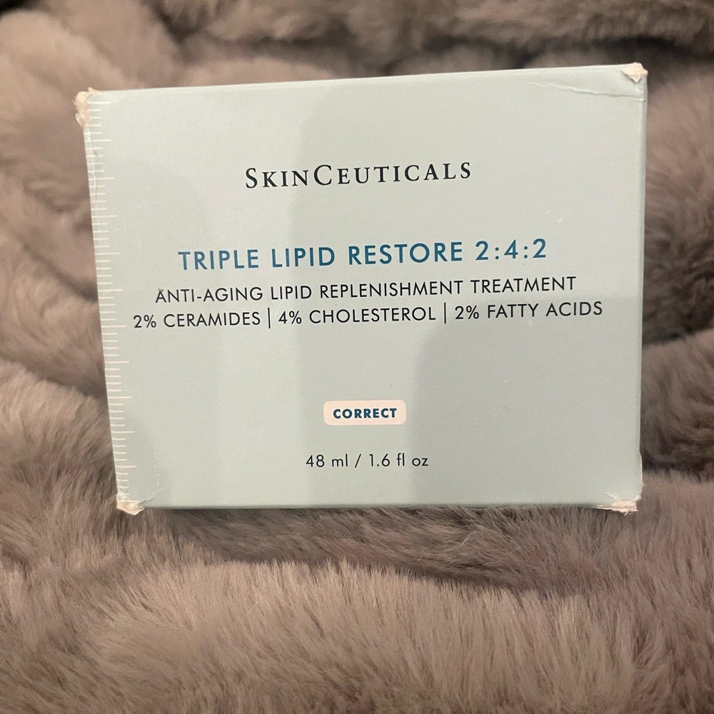 SkinCeuticals Triple Lipid Restore 2:4:2 Moisturizer - Light Blue Box